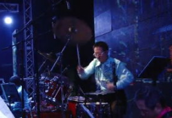 架子鼓表演视频,激情四溢！架子鼓表演视频燃爆现场